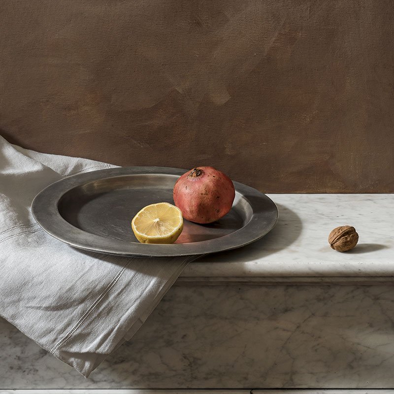 Etain, marbre et fruit